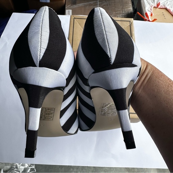 ASOS Women’s Mono Black White Striped Soulmate Pointed Toe Heels Pumps - Picture 9 of 12